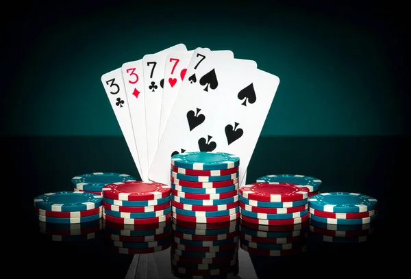 Лучшие комбинации в покере: как выиграть в игре